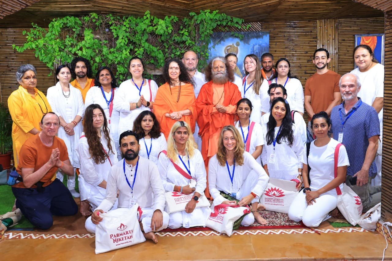 परमार्थ निकेतन में योग टीचर ट्रेनिंग कोर्स के नए बैच का शुभारंभ 7 1790608531 224 परमार्थ निकेतन में योग टीचर ट्रेनिंग कोर्स के नए बैच