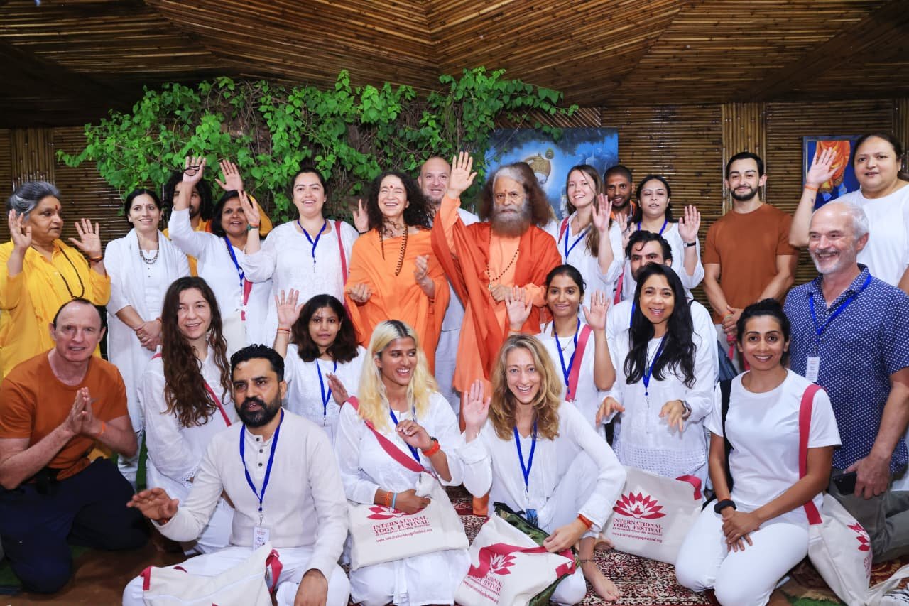 परमार्थ निकेतन में योग टीचर ट्रेनिंग कोर्स के नए बैच का शुभारंभ 8 1790608531 79 परमार्थ निकेतन में योग टीचर ट्रेनिंग कोर्स के नए बैच