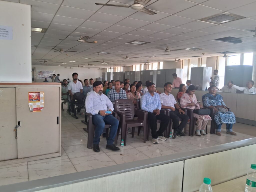 फर्जी स्वतंत्रता संग्राम सेनानी प्रमाण पत्र मामले में लेखपाल संघ का विरोध। 2 IMG 20260924 WA0019