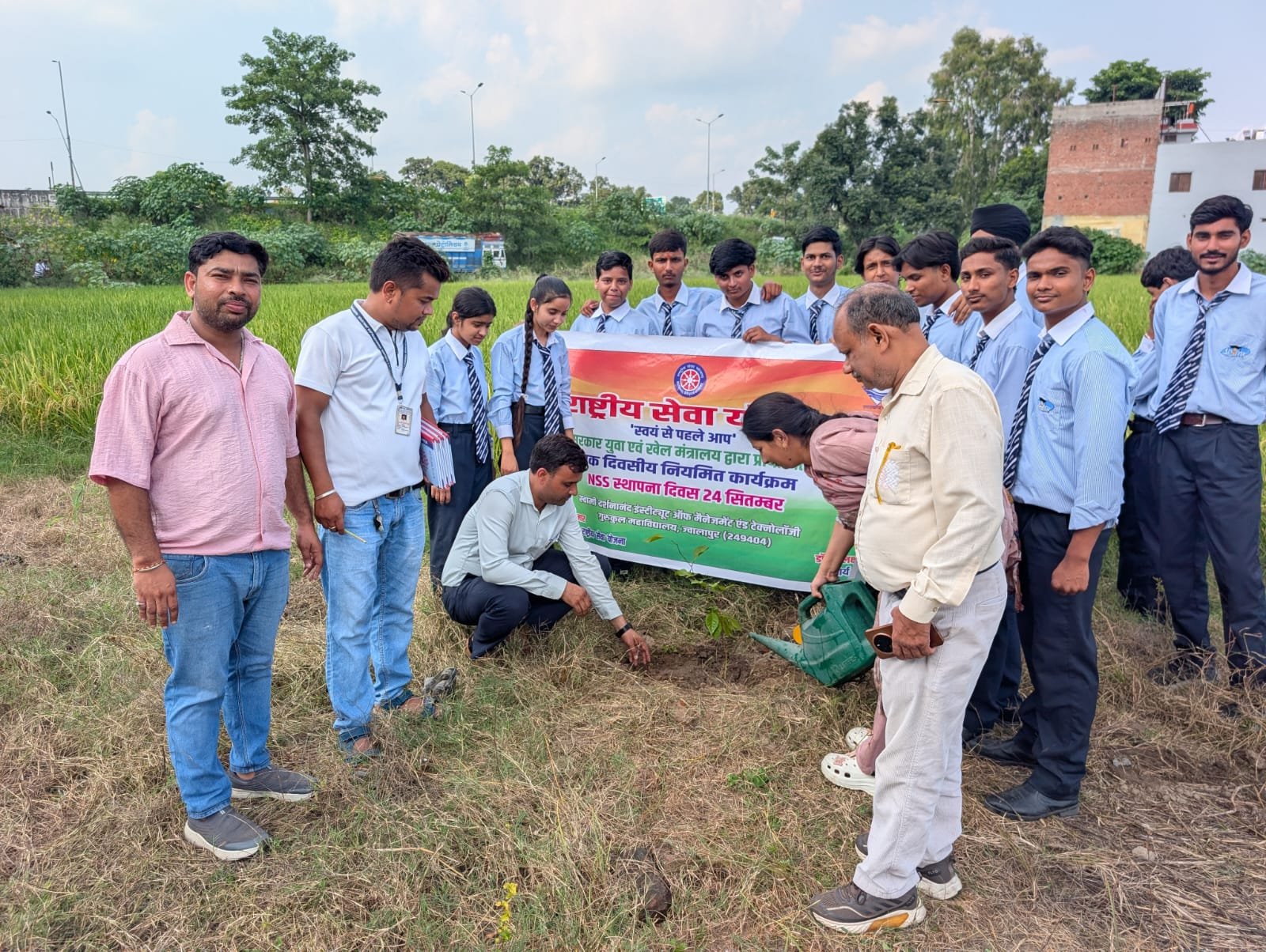 NSS स्थापना दिवस पर वृक्षारोपण एवं पर्यावरण जागरूकता पदयात्रा आयोजित