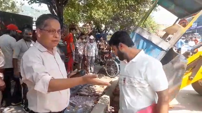 अवैध अतिक्रमण के खिलाफ जिला प्रशासन के द्वारा निरंतर की जा रही है कार्यवाही 2 अतिक्रमण के खिलाफ जिला प्रशासन के द्वारा निरंतर की