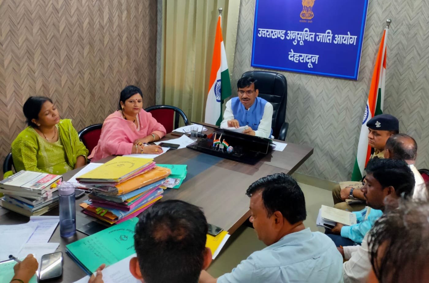 से दिए जाने वाले आदेशों का पालन सुनिश्चित करें