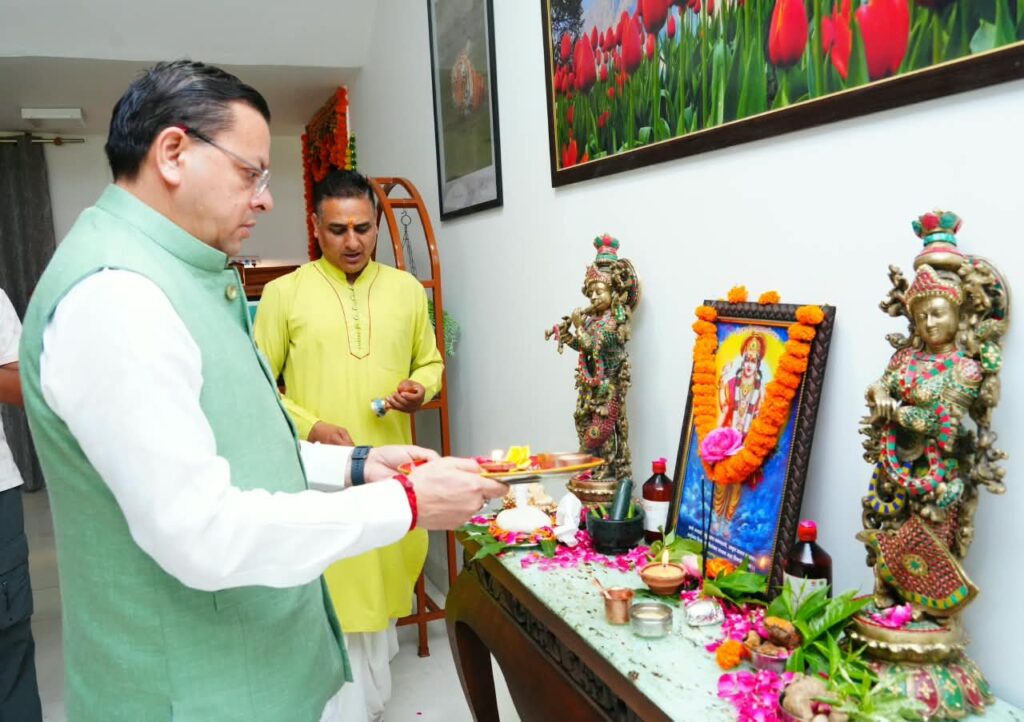 आवास-में-आयुर्वेद-दिवस-के-अवसर-पर-भगवान-धन्वन्तरि.jpg
