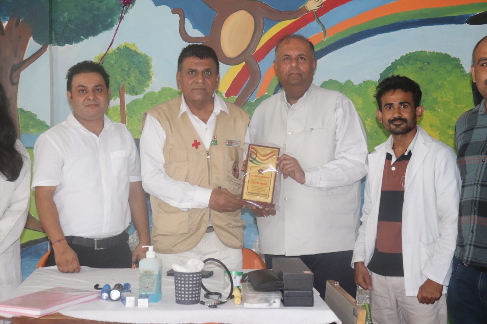 रेडक्रास के तत्वाधान में चिकित्सा शिविर में 857 छात्र छात्राओं