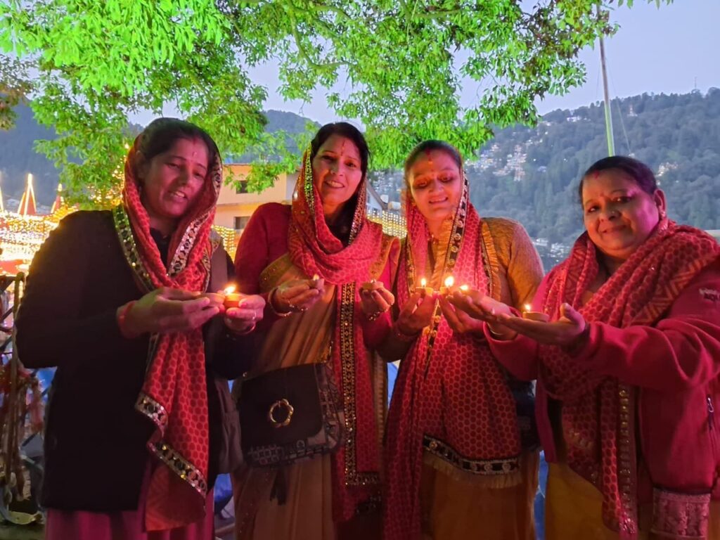 का-दीया-से-रोशन-हुआ-नैनीताल-जनपद-में-जले.jpg