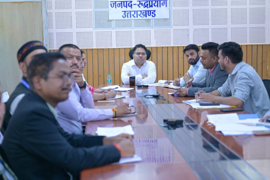 की-अध्यक्षता-में-जिला-स्तरीय-आधार-अनुश्रवण-समिति-की.jpg