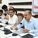 की-समस्याओं-को-त्वरित-निस्तारण-के-उदेश्य-से-जिलाधिकारी.jpeg