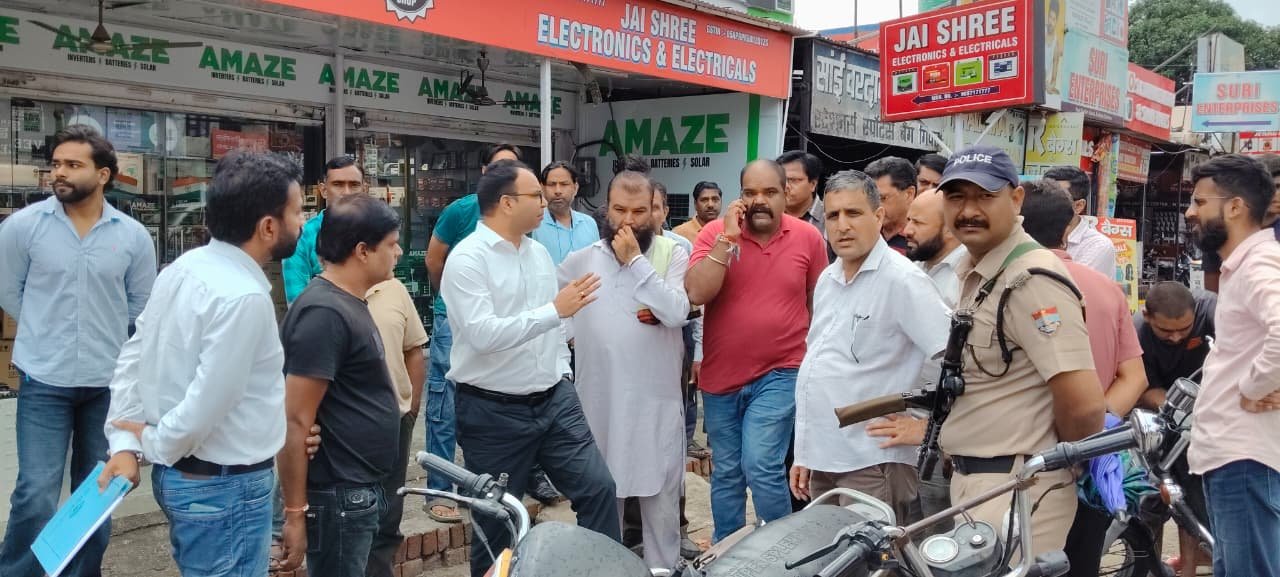 मेला की विकास योजनाओं को लेकर स्थानीय व्यापारियों की