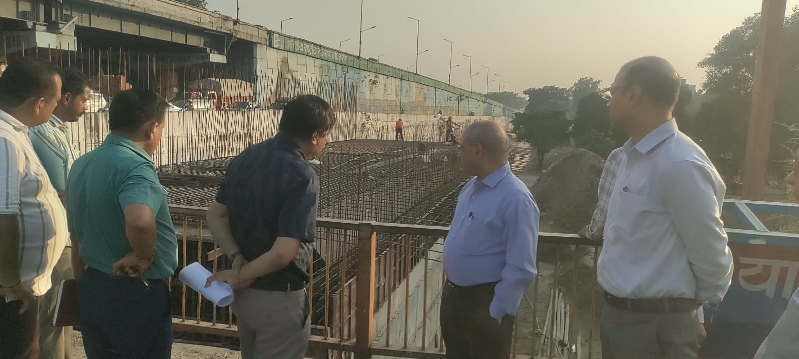 से जुड़े निर्माण कार्यों का मंडलायुक्त ने किया स्थलीय