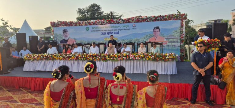 के-ढेर-से-‘नैनीताल-जैसी-फीलिंग-तक-धामी-विजन.jpg