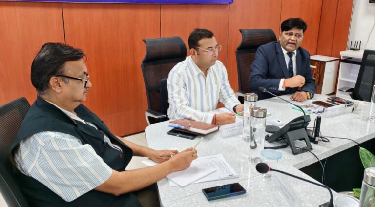 के-प्रत्येक-चरण-में-पुलिस-की-महत्वपूर्ण-भूमिका-प्रकाश-चंद्र.jpeg