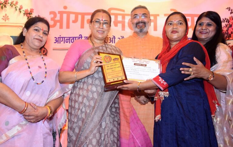 केंद्र-है-बच्चों-के-भविष्य-की-बुनियाद-रखने-का.jpeg