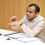 क्षेत्र-में-अतिक्रमण-पर-सख्ती-डीएम-मयूर-दीक्षित-ने.jpeg