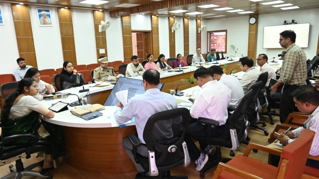 क्षेत्रों-की-समस्याओं-के-त्वरित-निस्तारण-के-लिए-डीएम.jpg