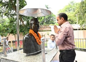 गोविंद-बल्लभ-पंत-की-139वीं-जयंती-पर-जिलाधिकारी-ने.jpeg