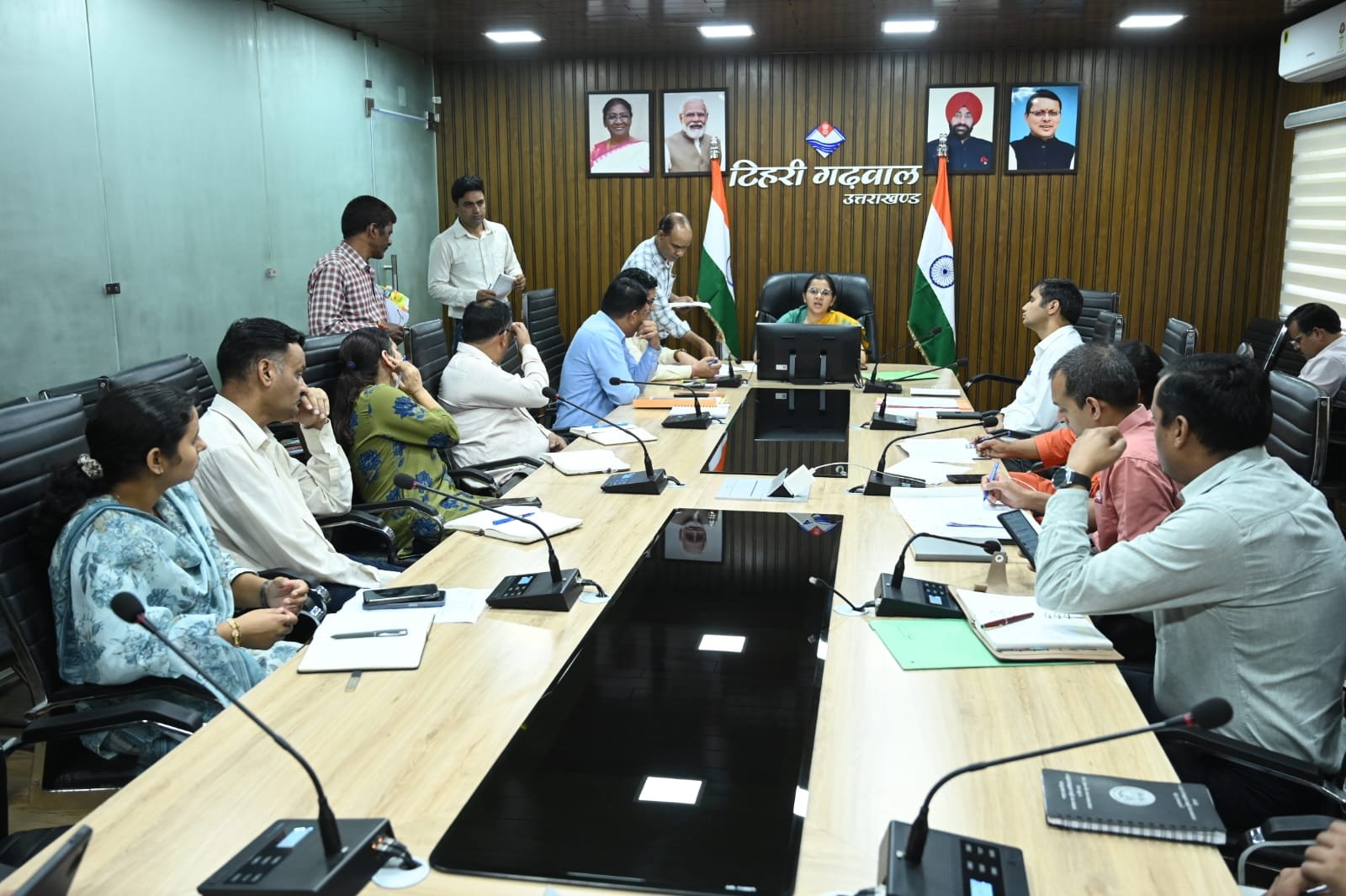 स्तरीय पुनर्वास समिति की बैठक में प्रभावित परिवारों के