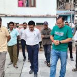 जिलाधिकारी-ने-सैंजी-गांव-का-भ्रमण-कर-सुनी-ग्रामीणों.jpg
