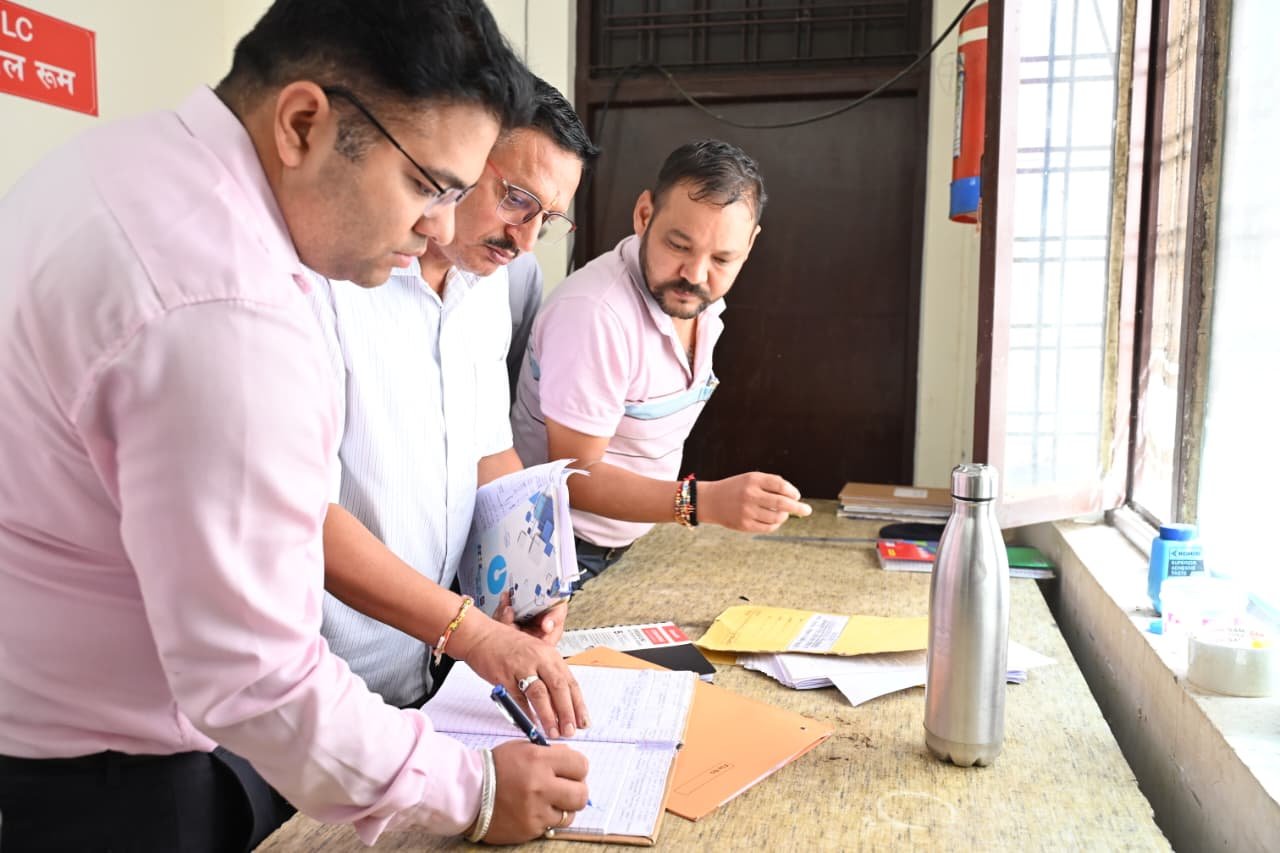 विशाल मिश्रा ने ईवीएम एवं वीवीपैट वेयरहाउस का किया