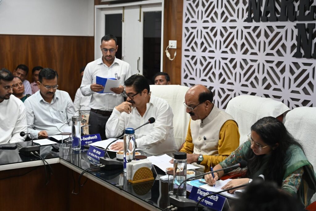 टिहरी-के-मेडिकल-स्टोर्स-का-संयुक्त-टीम-ने-किया.jpg