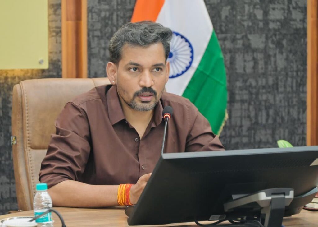 डिजीज-से-पीड़ित-बच्चों-के-उपचार-हेतु-डीएम-की.jpeg