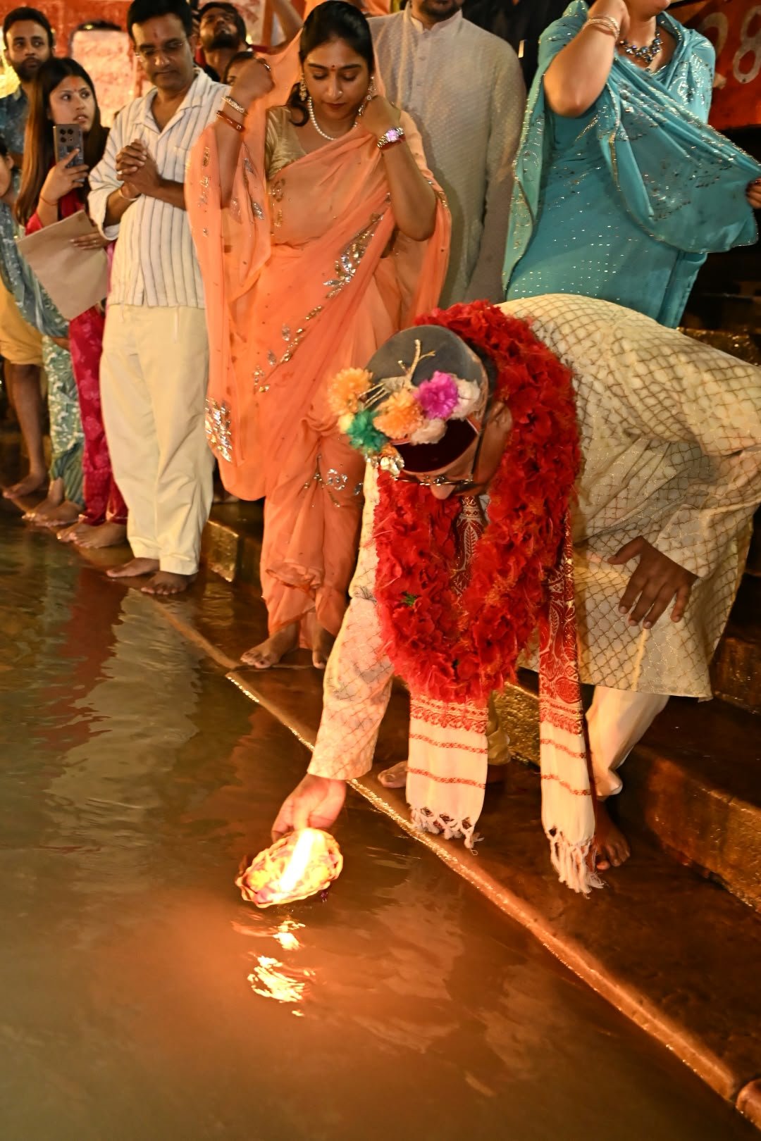 तीर्थ नगरी हरिद्वार के ब्रह्मकुंड हर की पौड़ी में मा गंगा की पूजा अर्चना कर आशीर्वाद का दिया एवं सेवा संकल्प अभियान का प्रभारी मंत्री सतपाल महाराज ने किया शुभारंभ 2 नगरी हरिद्वार के ब्रह्मकुंड हर की पौड़ी में मा