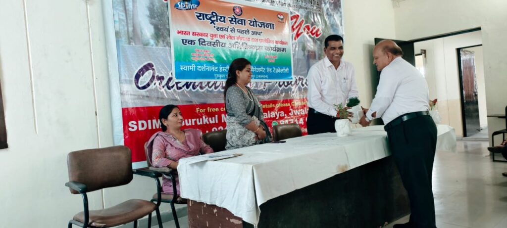 दर्शनानंद-इंस्टीट्यूट-ऑफ-मैनेजमेंट-एंड-टेक्नोलॉजी-में-राष्ट्रीय-सेवा.jpeg