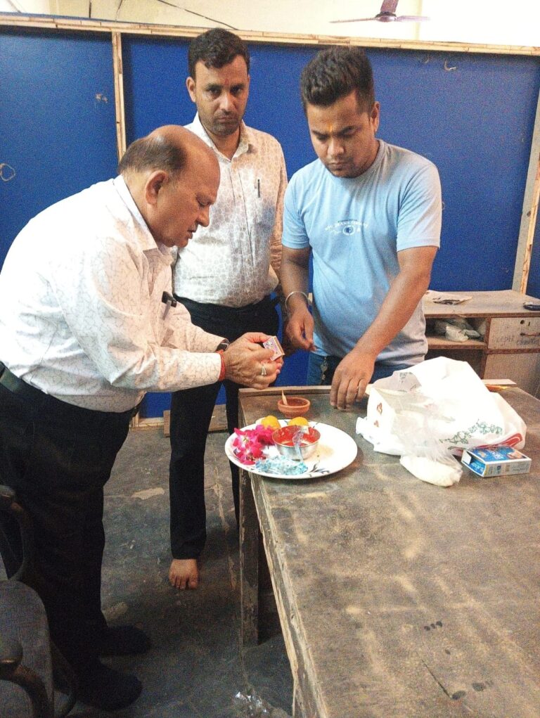 दर्शनानन्द-इंस्टिट्यूट-SDIMT-में-मनाई-गई-विश्वकर्मा-जयंती-विधि-विधान.jpeg