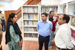 दान-अभियान-के-तहत-संगम-पुस्तकालय-को-मिली-2500.jpg