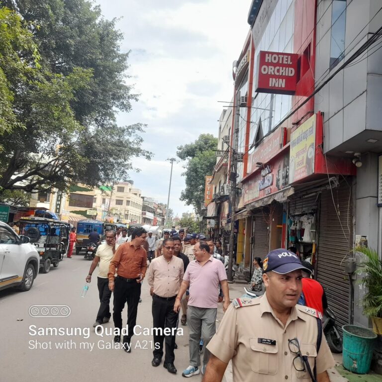 दिन-भी-अवैध-अतिक्रमण-के-खिलाफ-चला-प्रशासन-का.jpeg