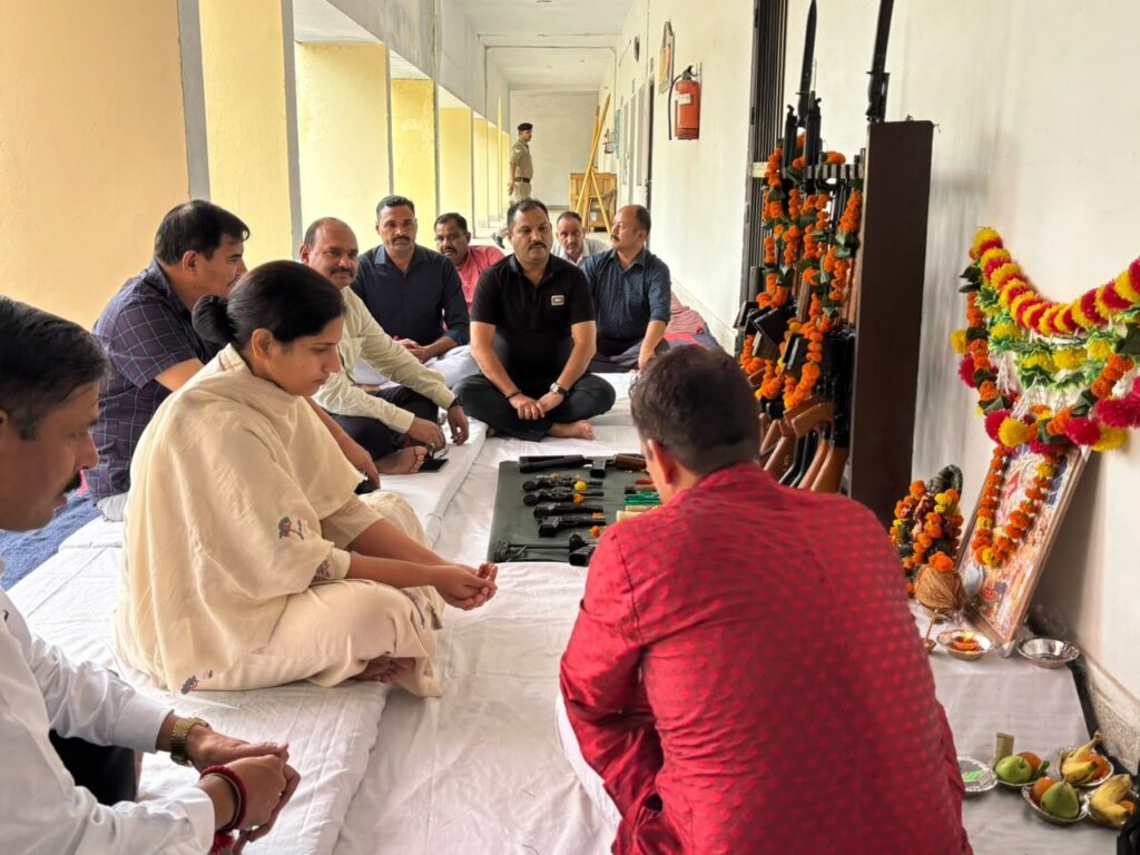 दिवस-के-अवसर-पर-क्वार्टर-गार्द-में-एकत्रित-हुआ.jpeg