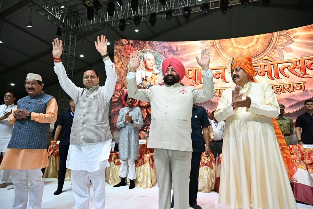 धामी-शामिल-हुए-कैबिनेट-मंत्री-श्री-सतपाल-महाराज-के.jpg