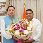 धामी-से-जिला-सहकारी-बैंक-नैनीताल-के-नवनिर्वाचित-अध्यक्ष.jpg