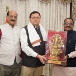 धामी-से-मध्य-प्रदेश-के-कैबिनेट-मंत्री-राकेश-शुक्ला.jpeg