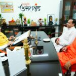 धामी-से-मुख्यमंत्री-आवास-में-पूर्व-कैबिनेट-मंत्री-स्वामी.jpeg