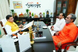 धामी-से-मुख्यमंत्री-आवास-में-पूर्व-कैबिनेट-मंत्री-स्वामी.jpeg