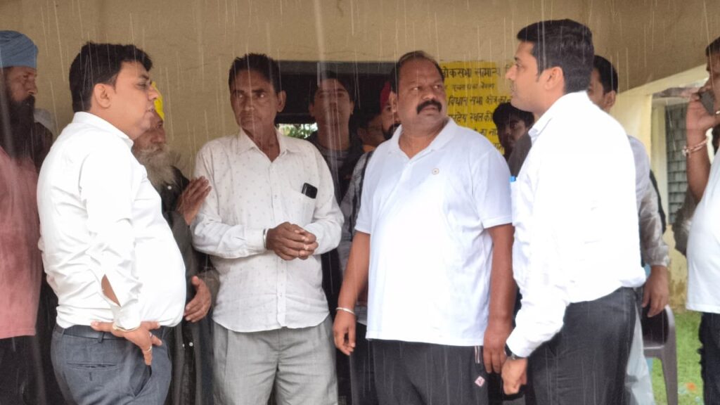 नदी-का-जल-स्तर-बढ़ने-से-वनगवाँ-गाँव-में.jpeg