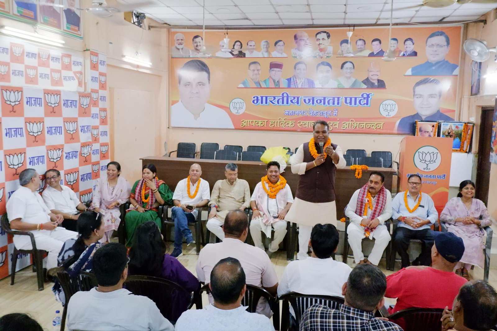 जिला सहकारी बैंक का अध्यक्ष मनजीत रावत एवं उपाध्यक्ष