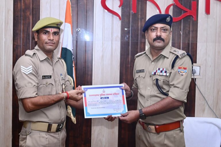 नवनीत-सिंह-की-अध्यक्षता-में-पुलिस-कार्यालय-में-सैनिक.jpg