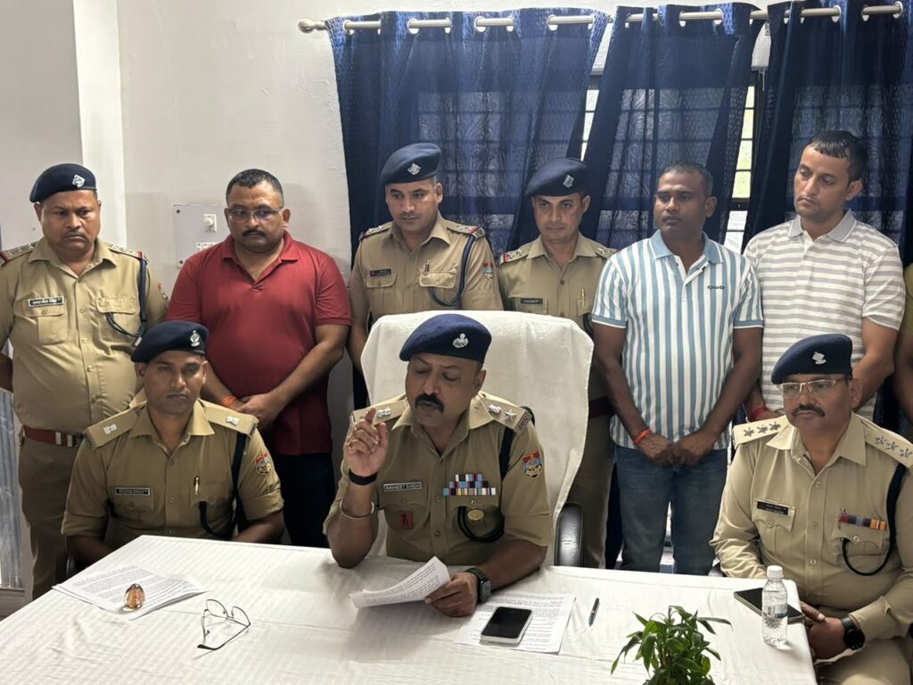 नवनीत-सिंह-के-ठोस-नेतृत्व-में-बदमाशों-को-मुंहतोड़.jpg