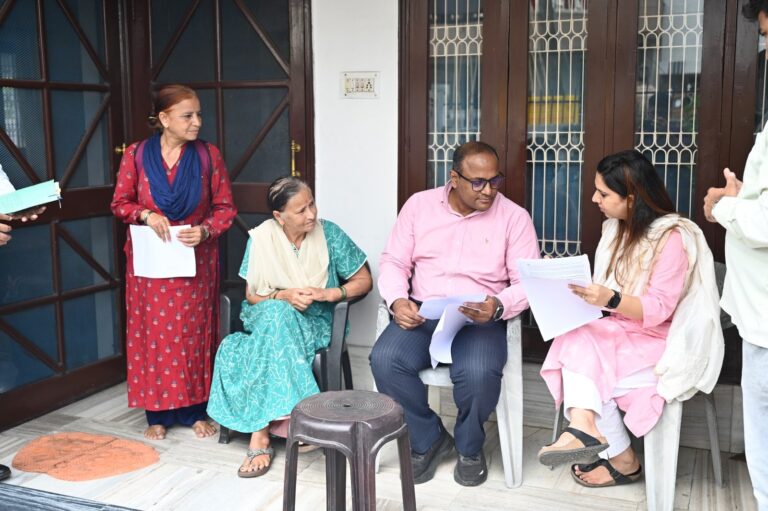 निर्वाचन-अधिकारी-ने-किया-देहरादून-में-स्थलीय-निरीक्षण.jpeg