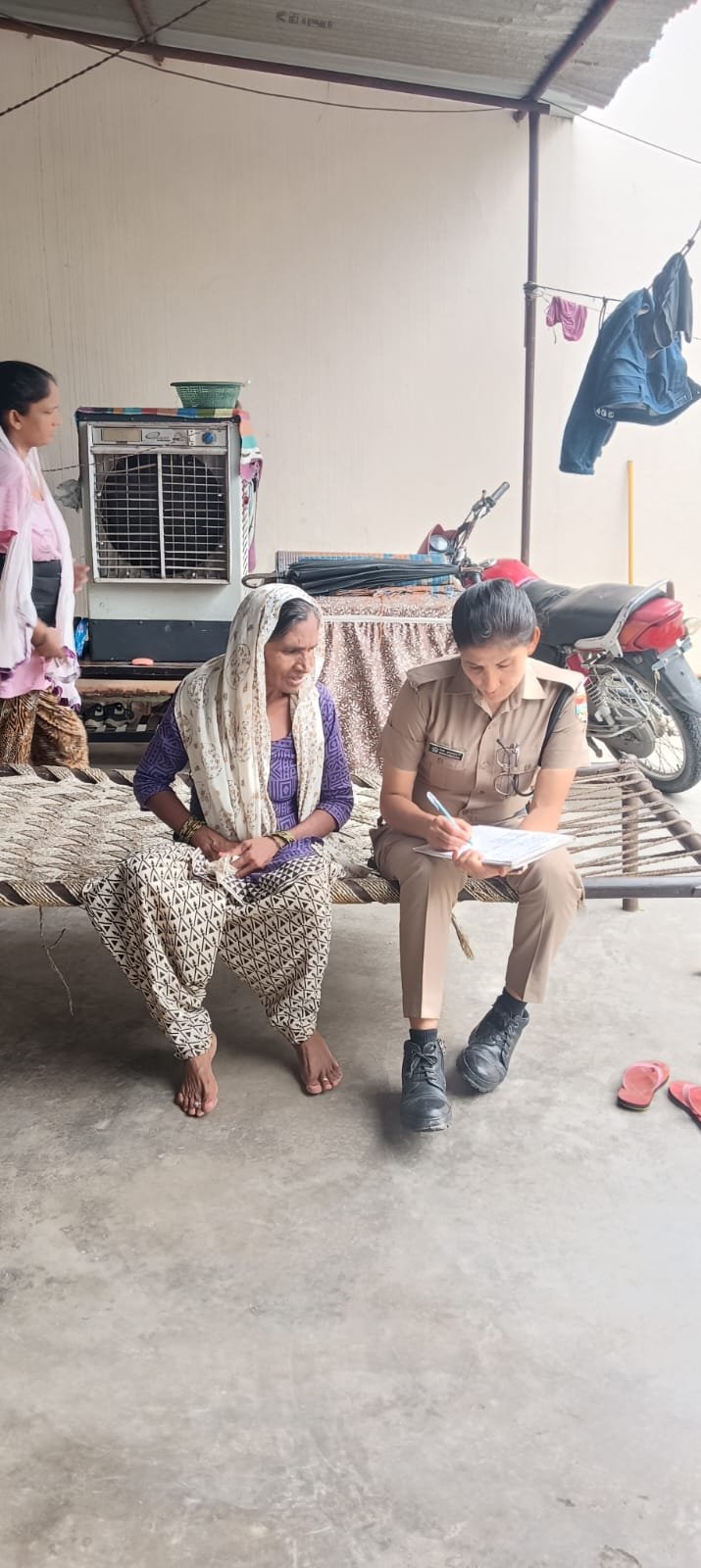 निवास-कर-रहे-वरिष्ठ-नागरिकों-की-कुशलता-जानने-के.jpeg
