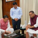 ने-किसान-केंद्रित-मोबाइल-एप-‘मनोरमा-कृषि-रक्षक-का-किया.jpg