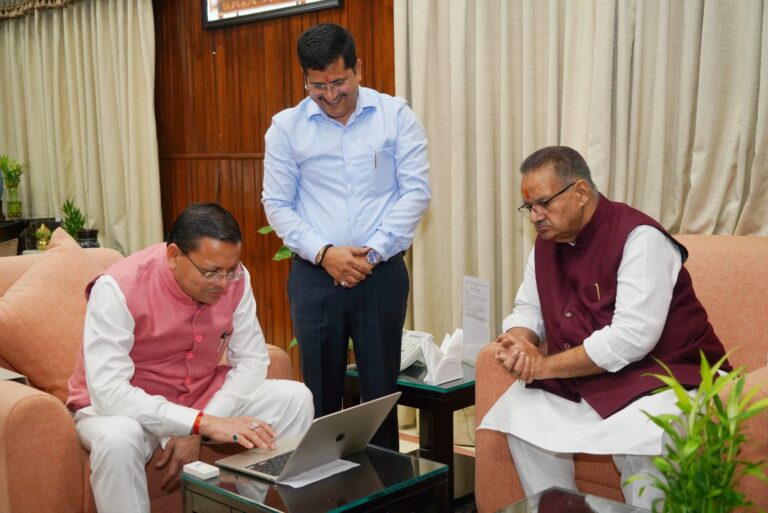 ने-किसान-केंद्रित-मोबाइल-एप-‘मनोरमा-कृषि-रक्षक-का-किया.jpg