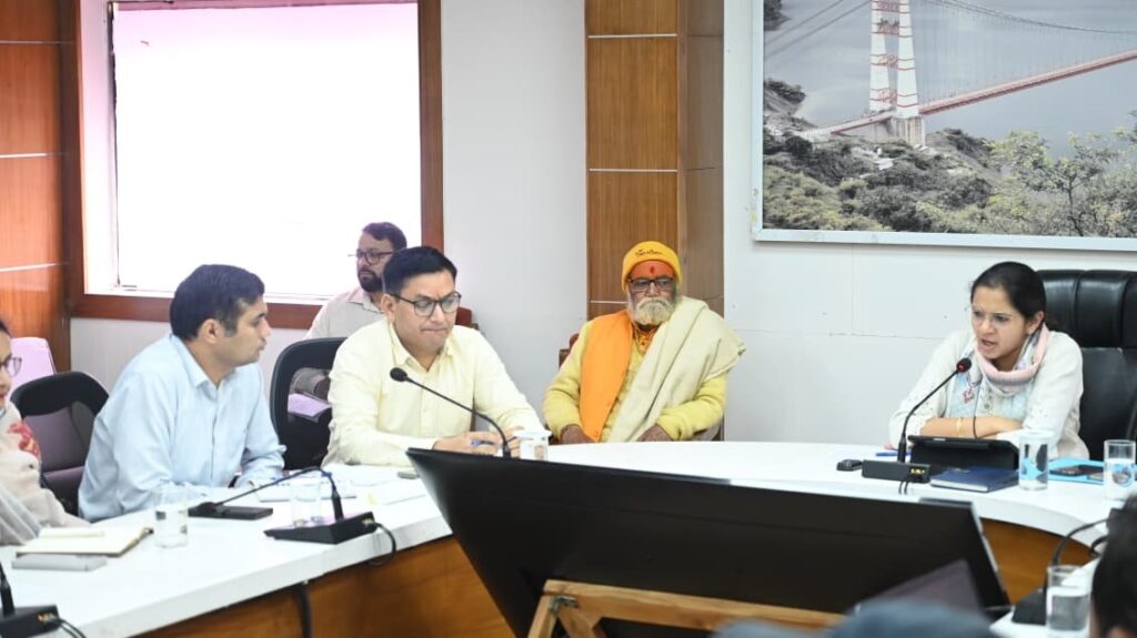 ने-जनता-दरबार-में-सुनी-जनसमस्याएं-समयबद्ध-निस्तारण-के.jpeg