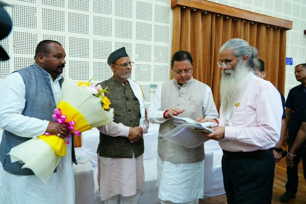 ने-मुख्य-सेवक-सदन-में-प्रदेश-के-विभिन्न-क्षेत्रों.jpg