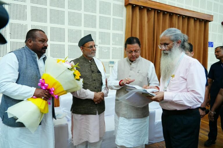 ने-मुख्य-सेवक-सदन-में-प्रदेश-के-विभिन्न-क्षेत्रों.jpg