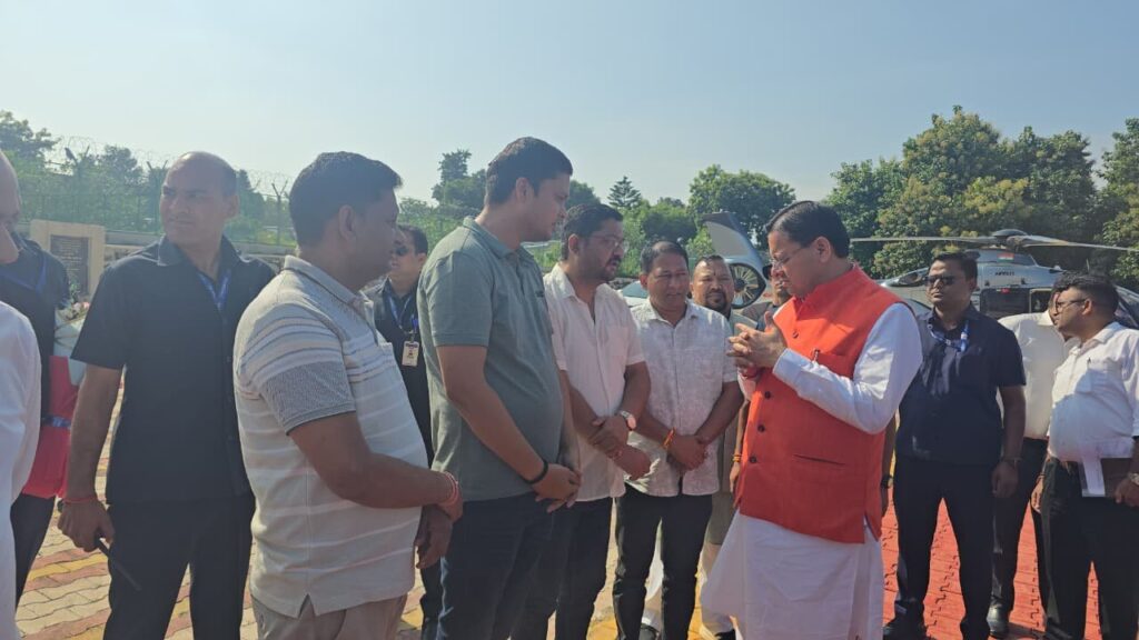 ने-सुनीं-जनसमस्याएं-अधिकारियों-को-दिए-त्वरित-समाधान-के.jpeg