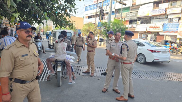 पर-लगी-नाम-पट्टिकाओं-के-विरुद्ध-ज्वालापुर-पुलिस-की.jpg