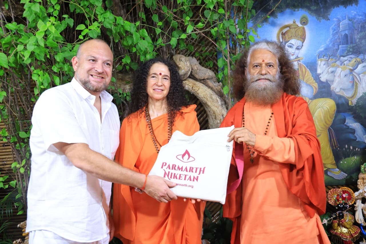 परमार्थ निकेतन में योग टीचर ट्रेनिंग कोर्स के नए बैच का शुभारंभ 6 निकेतन में योग टीचर ट्रेनिंग कोर्स के नए बैच