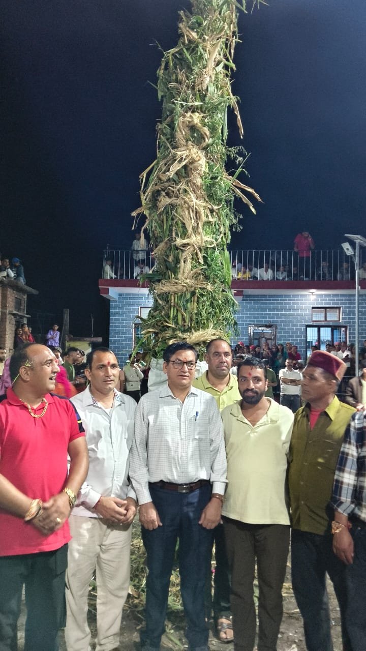 पर्व-में-गूंजे-लोकवाद्य-सजी-फसल-पत्तियों-की-दुबड़ी-एडीएम.jpg